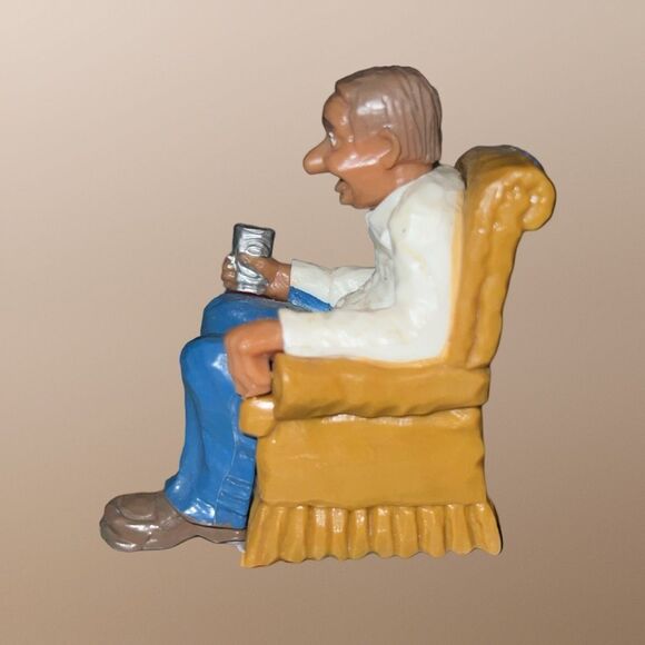 Vintage 1979 Wilton Woodridge Old Man In Chair Beer In Hand Cake Topper B10 - Picture 2 of 5